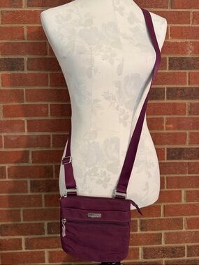 Baggallini  Burgundy RFID Small Zip Crossbody